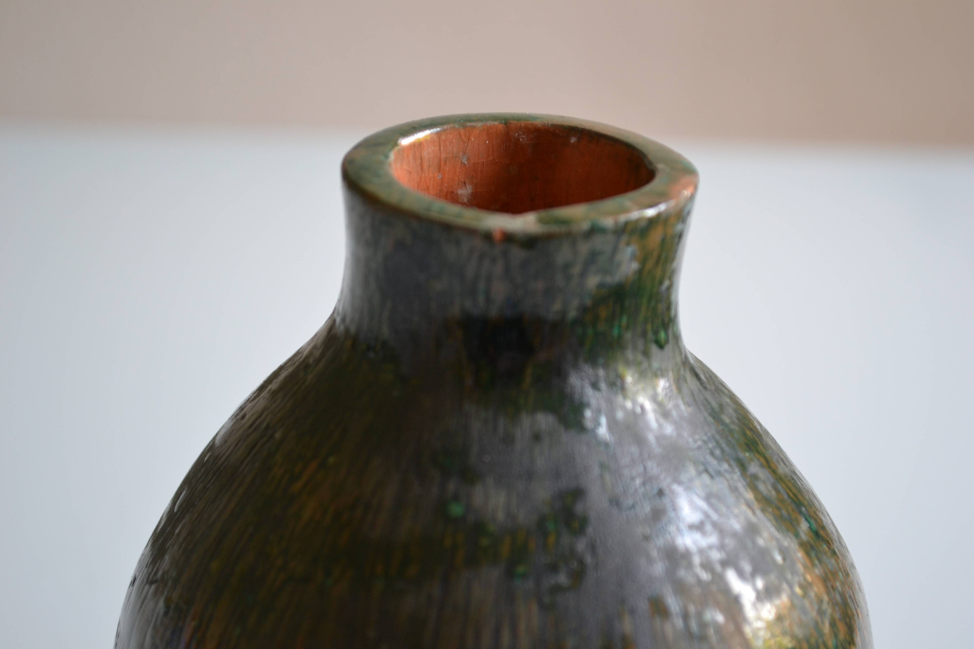 Vase en céramique signature au poisson à identifier