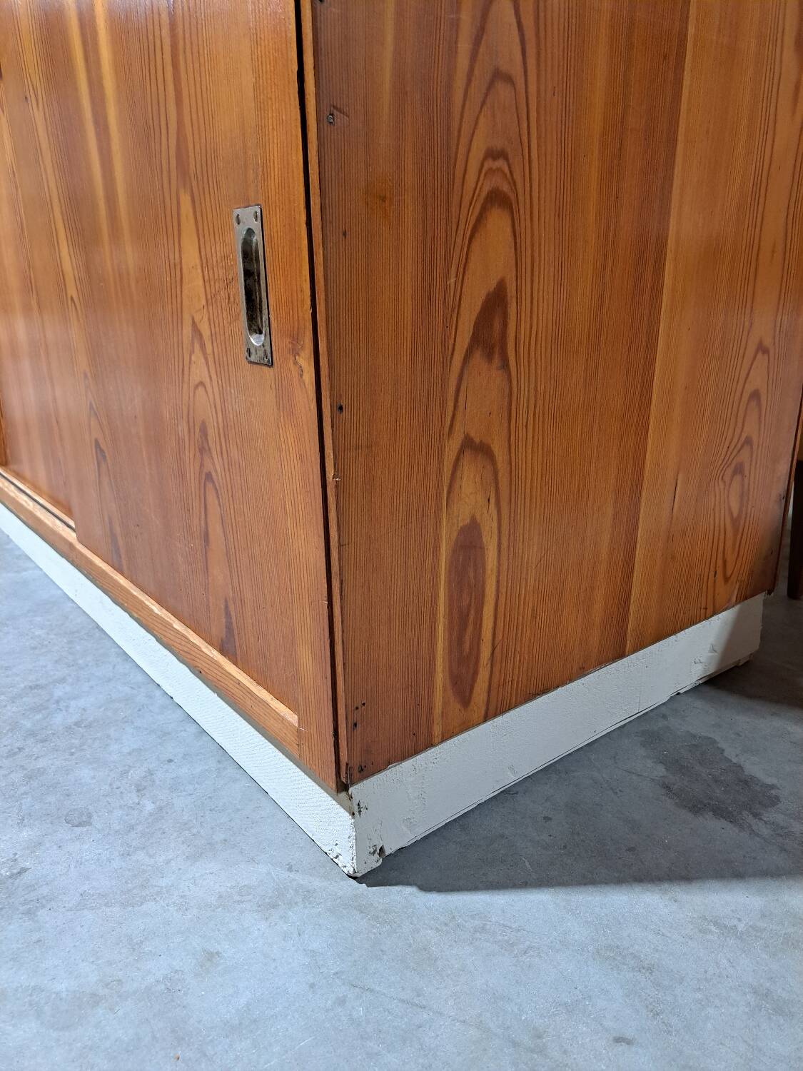 meuble de métier en bois ancien avec lame en formica