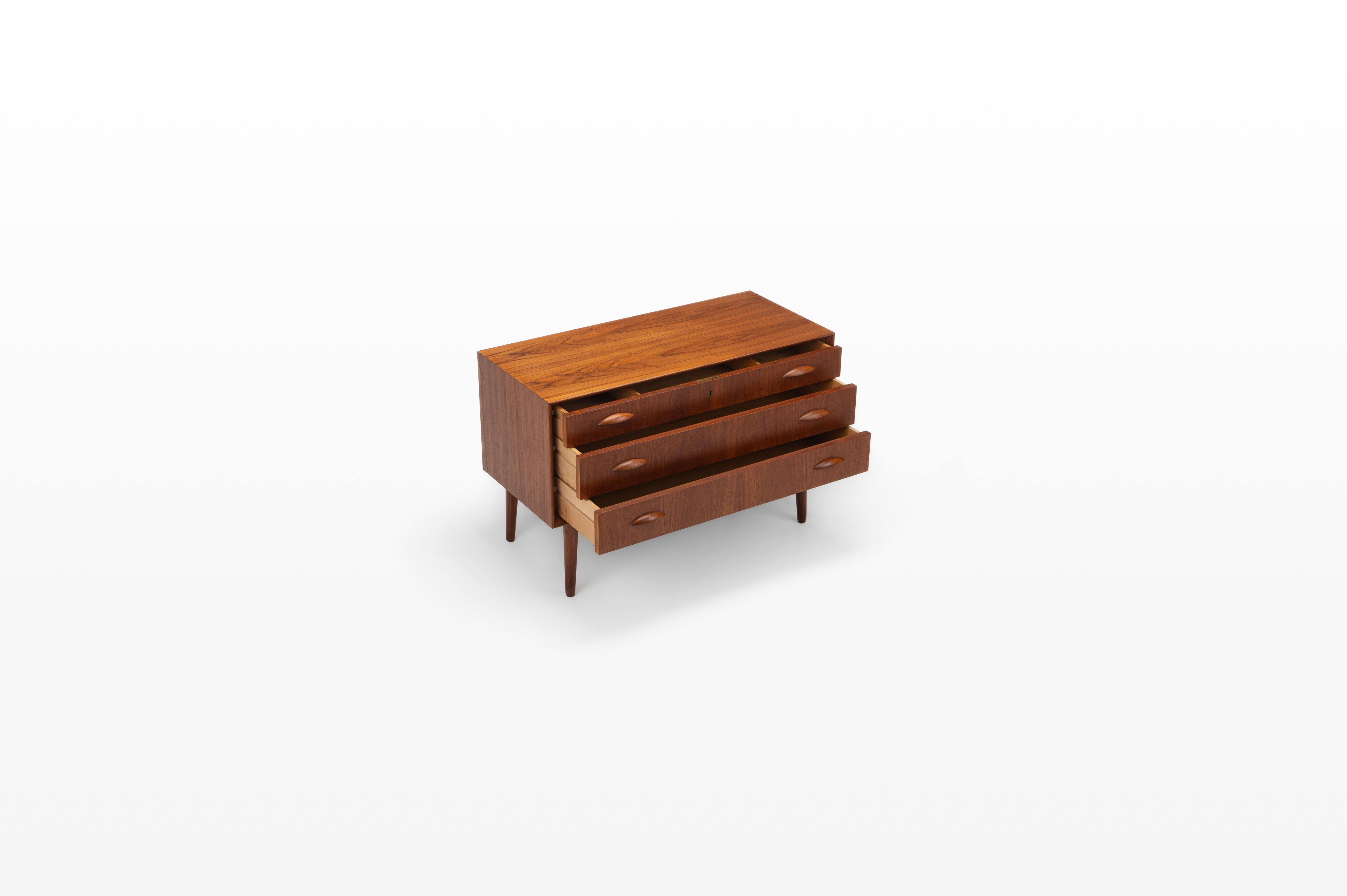 Danish chest of drawers in teak