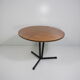 Table basse vintage ronde en bois pied métal laqué noir 1960