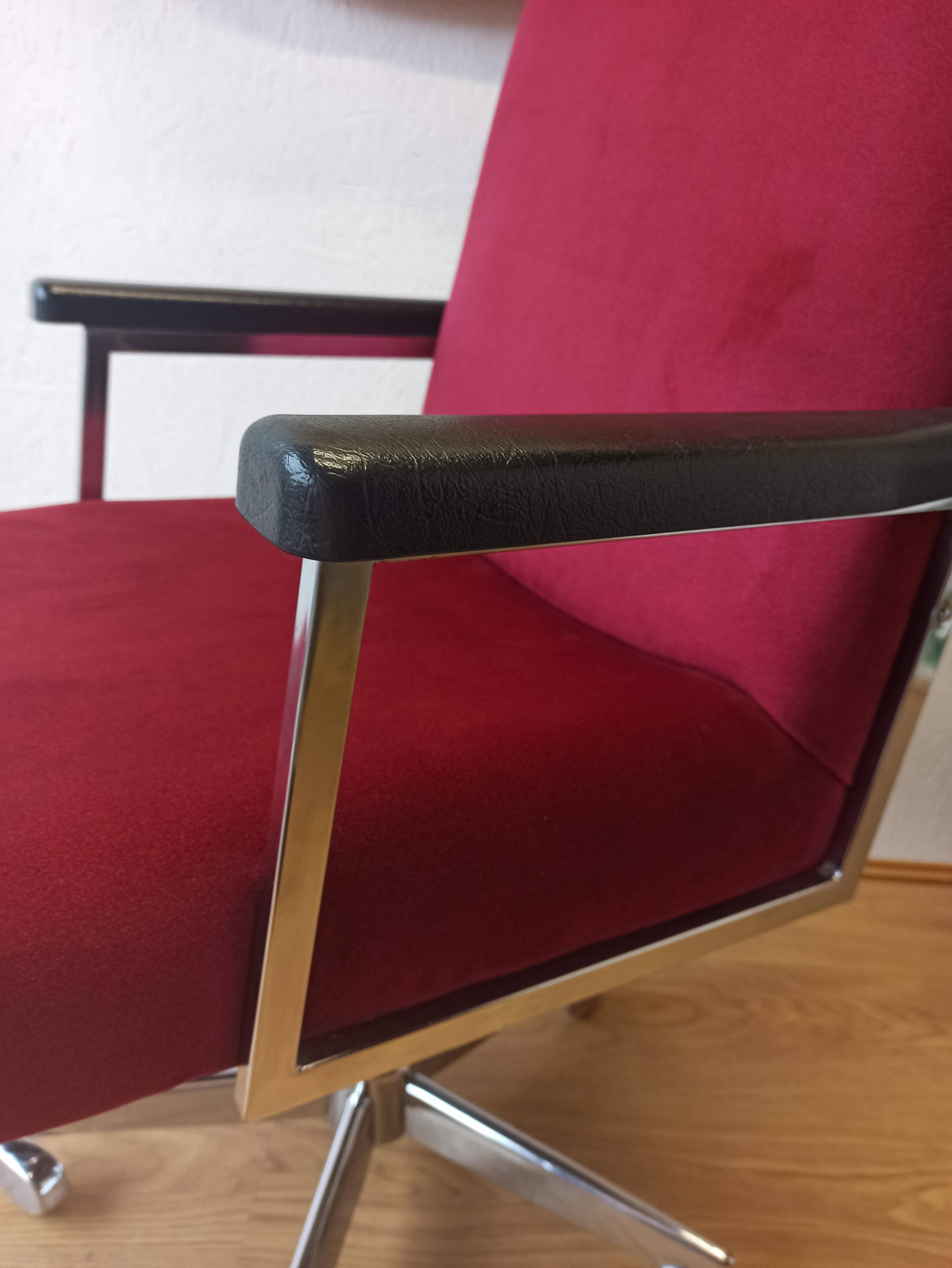 Unique cabinet swivel armchair from the 1960 .