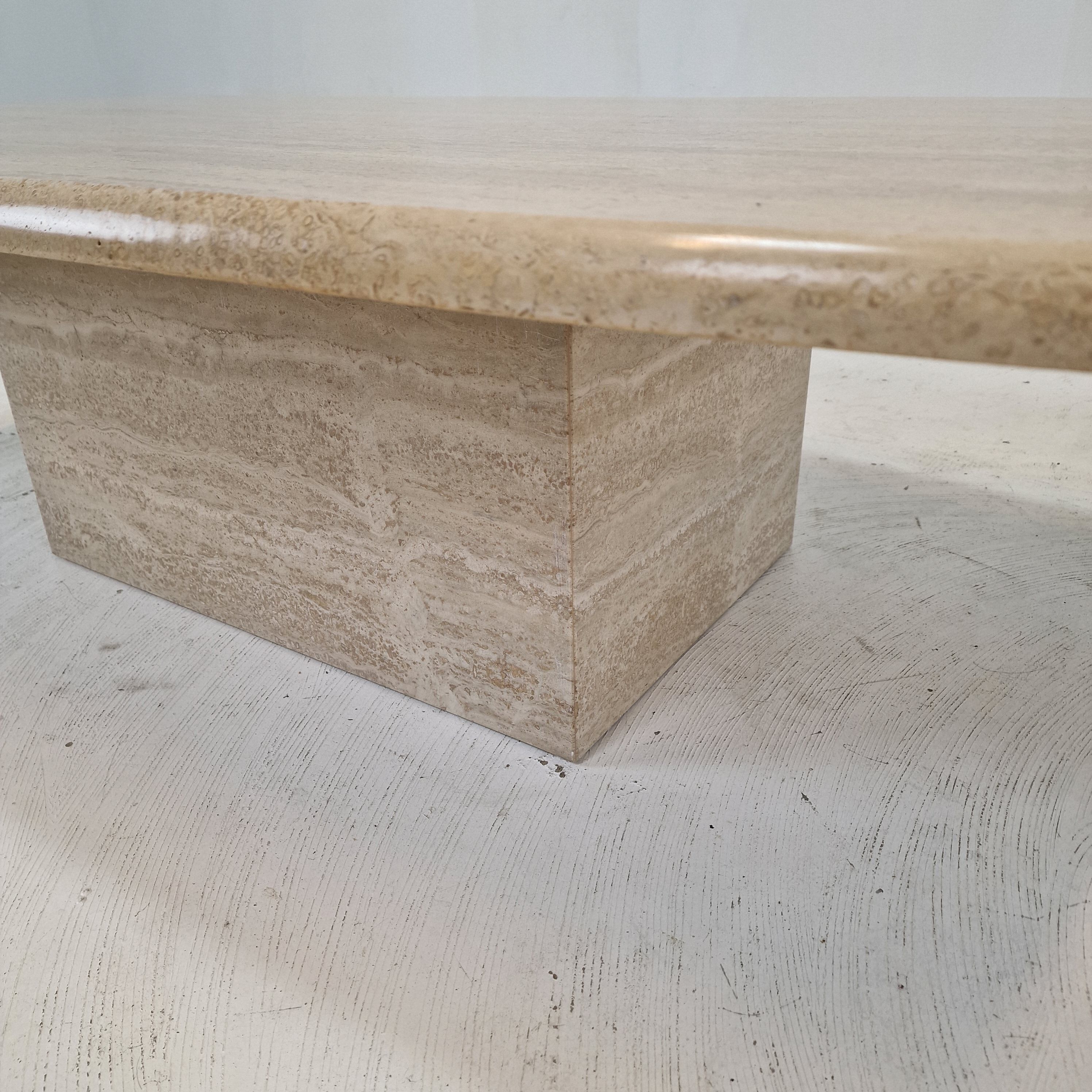 Italian coffee table in travertine, 1980s