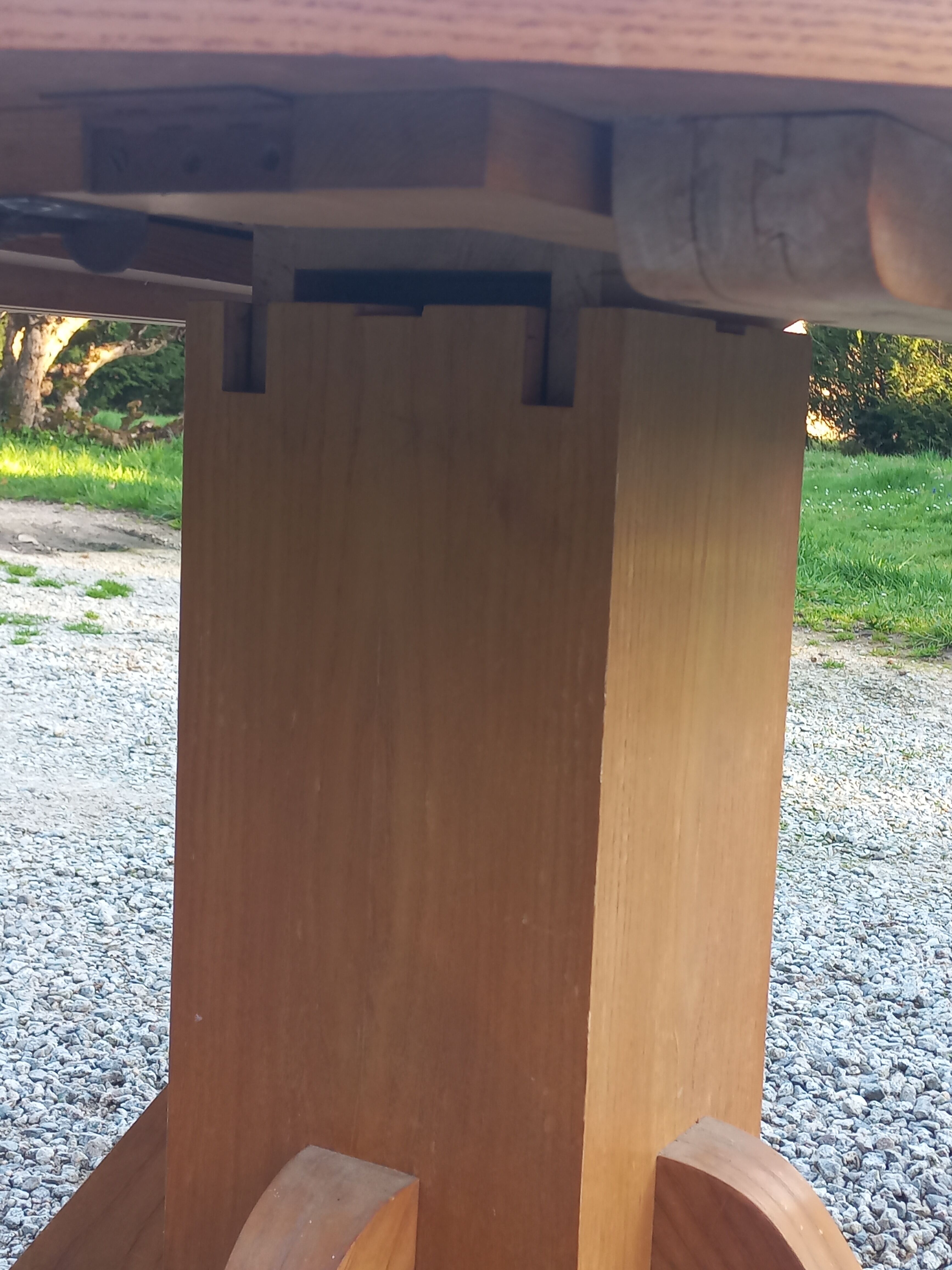 1950s round oak table, 2 heights, central quadripod leg