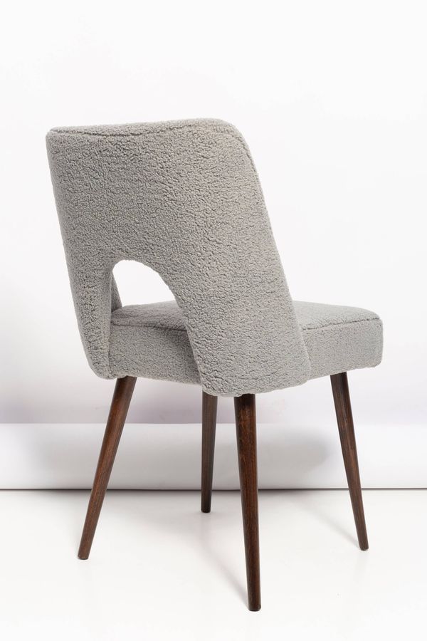 Chaise coquille en bouclé gris, bois de hêtre foncé, Pologne, années 1960