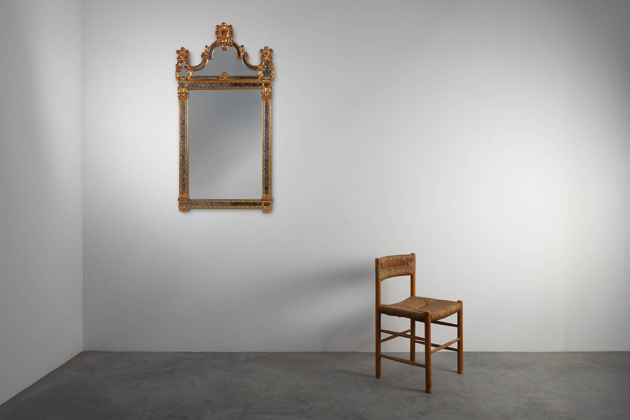 Miroir rococo-vénitien belge du XXe siècle en bois doré