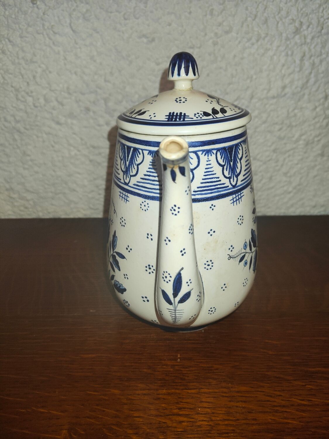 Henriot Quimper earthenware coffee set with floral decoration and elegant blue