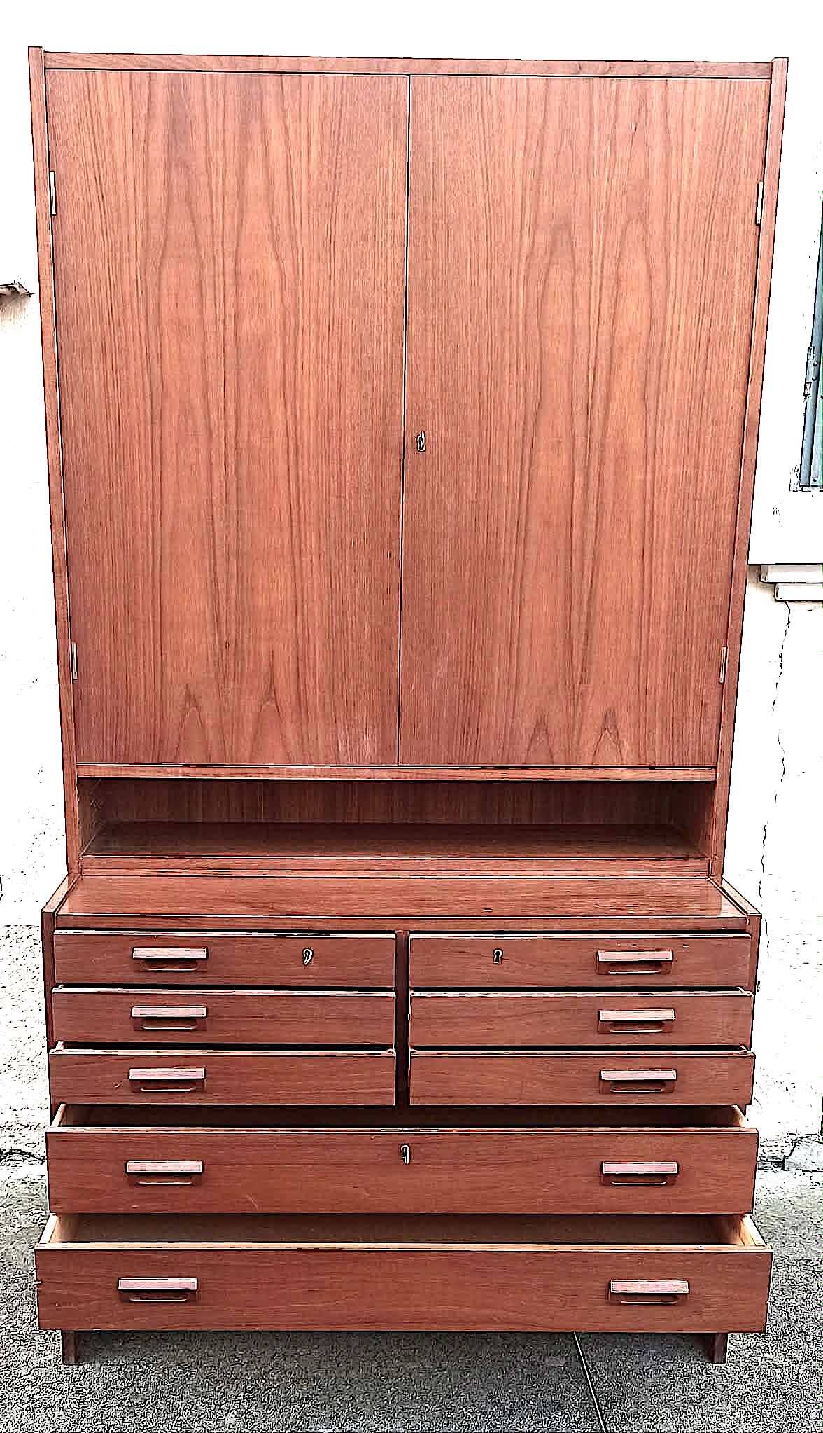 Double teak cabinet from the 1950s by Hans Wegner for RY Mobler, height 180 cm.