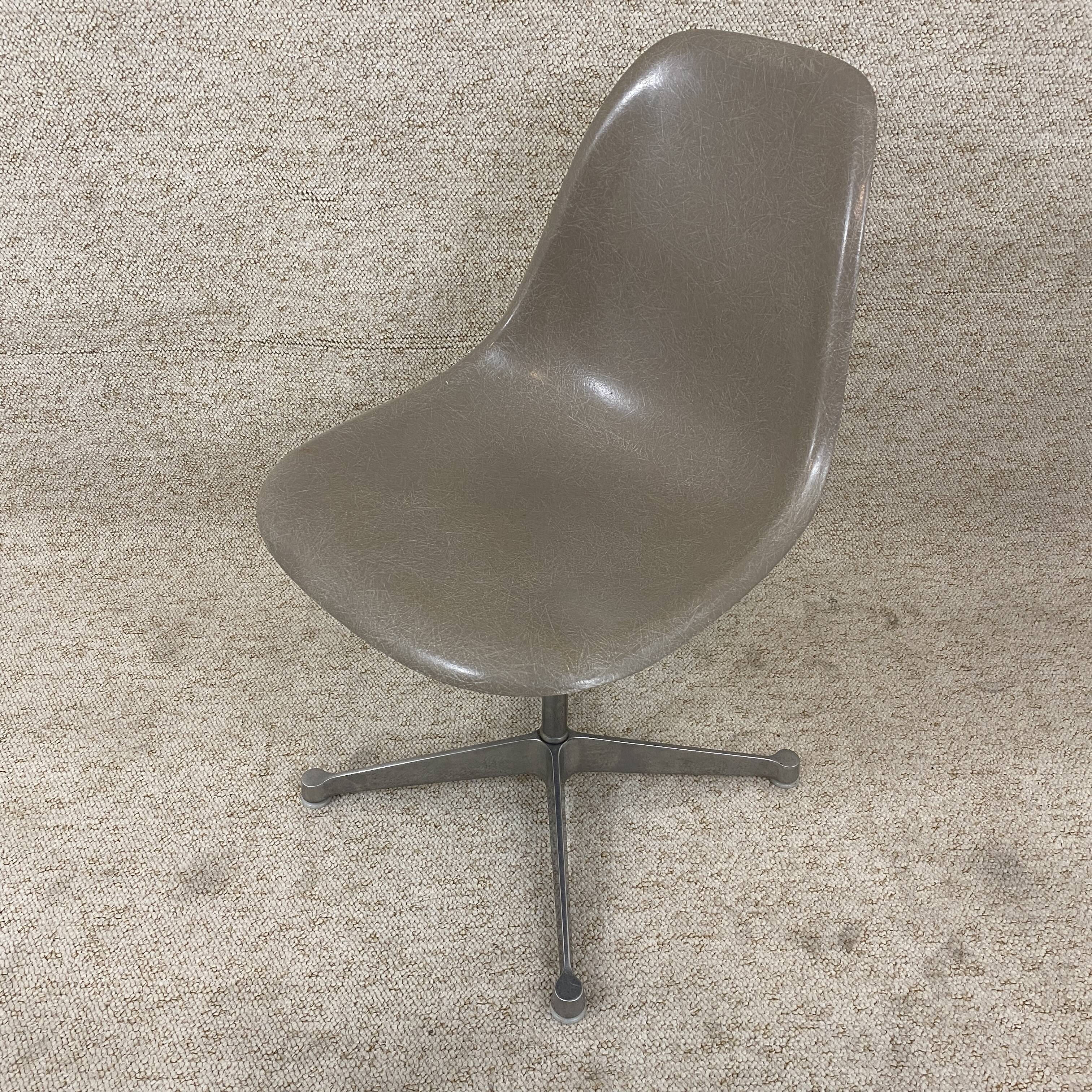 Eames chair fiberglass grey herman miller