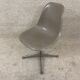 Chaise Eames fibre de verre grise Herman Miller