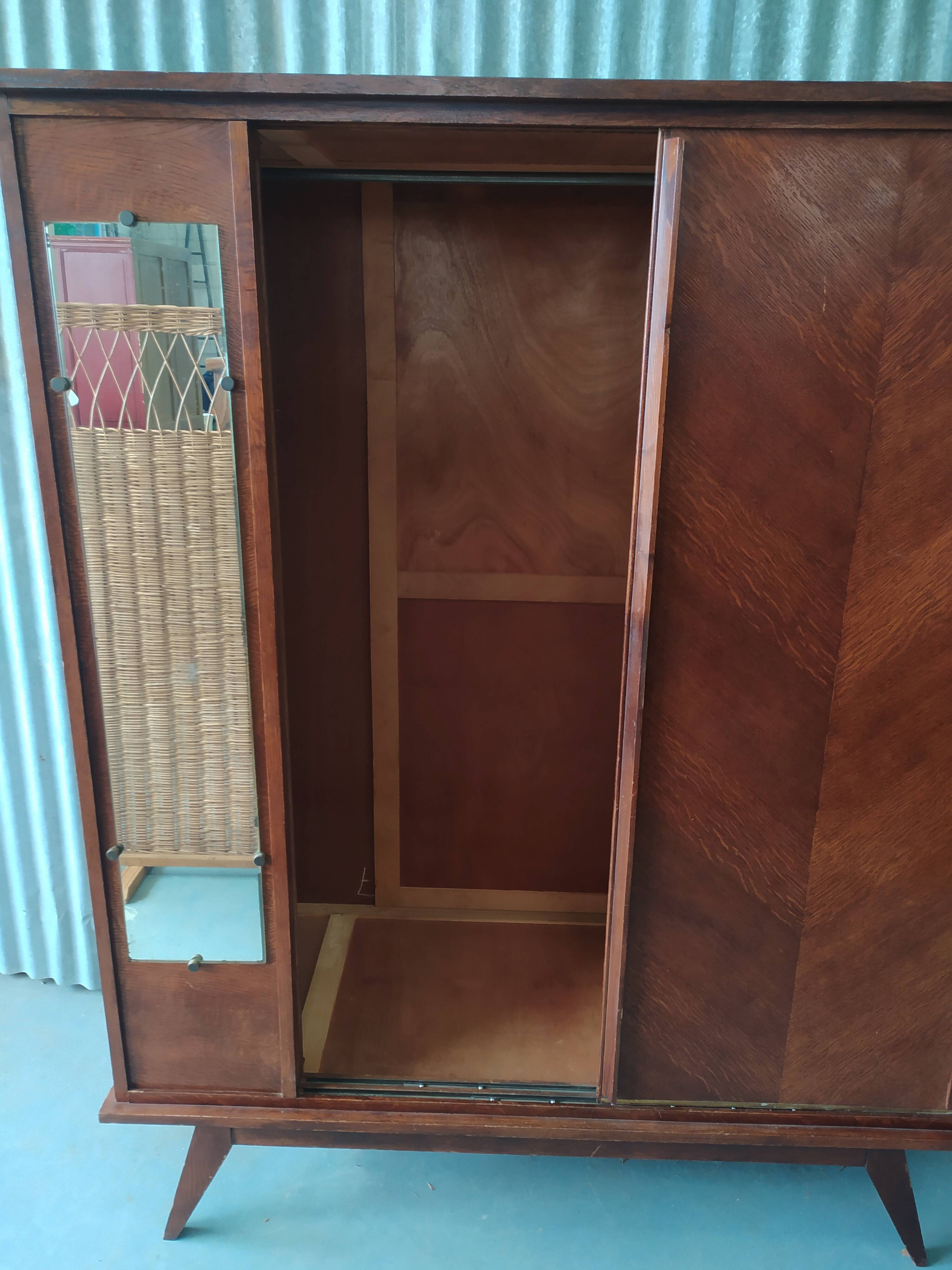Wardrobe feet compass sliding doors