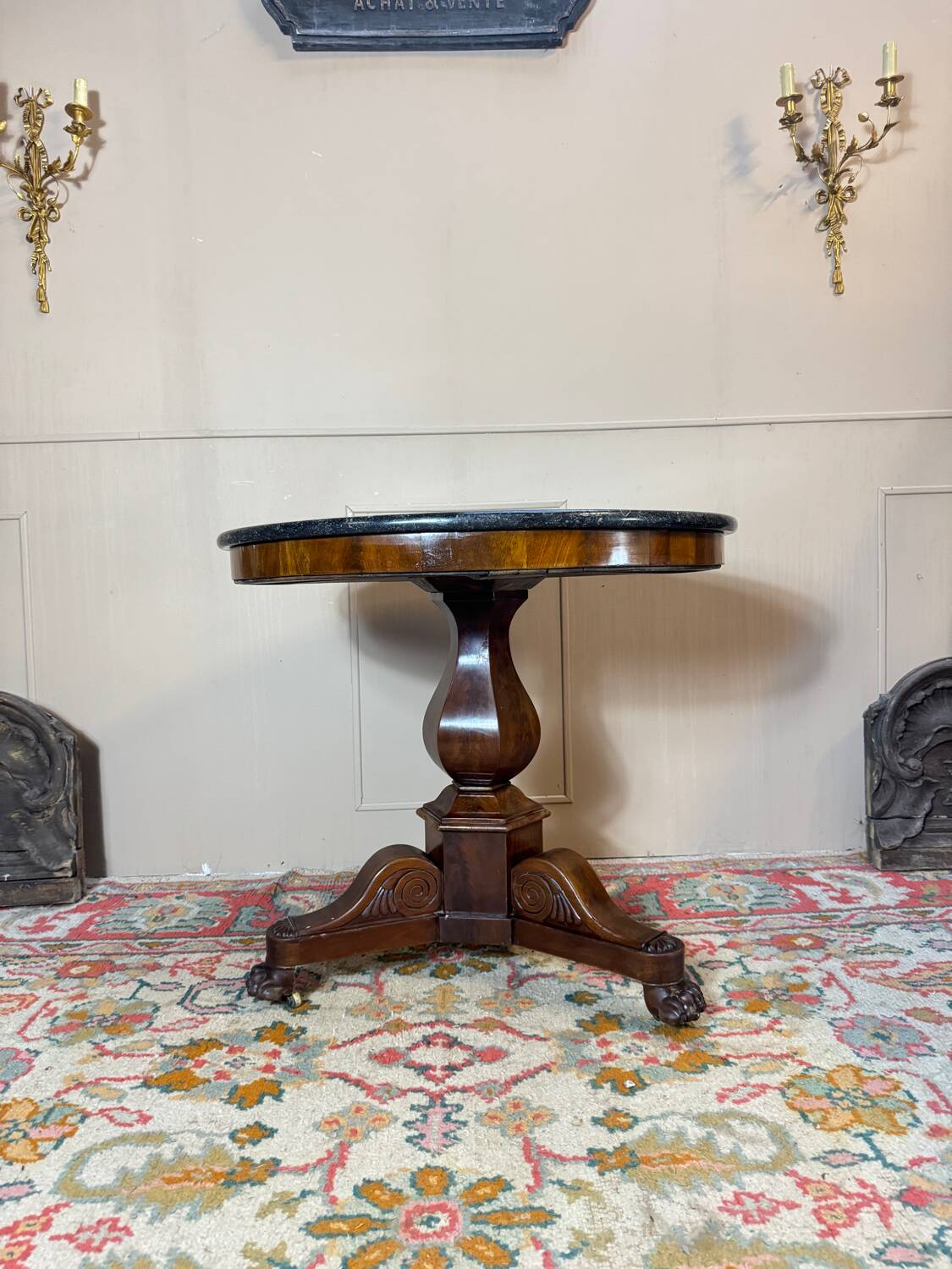 Mahogany tripod pedestal table from the 19th century Restoration period