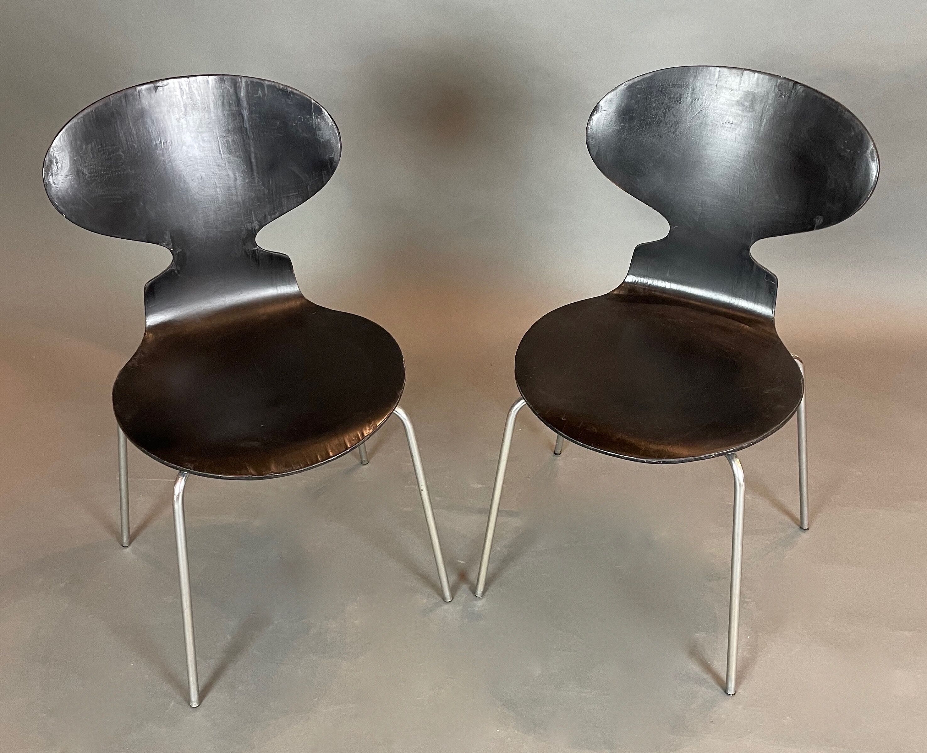 Paire de chaises "fourmi" design Arne Jacobsen, édité par Fritz Hansen circa 1960