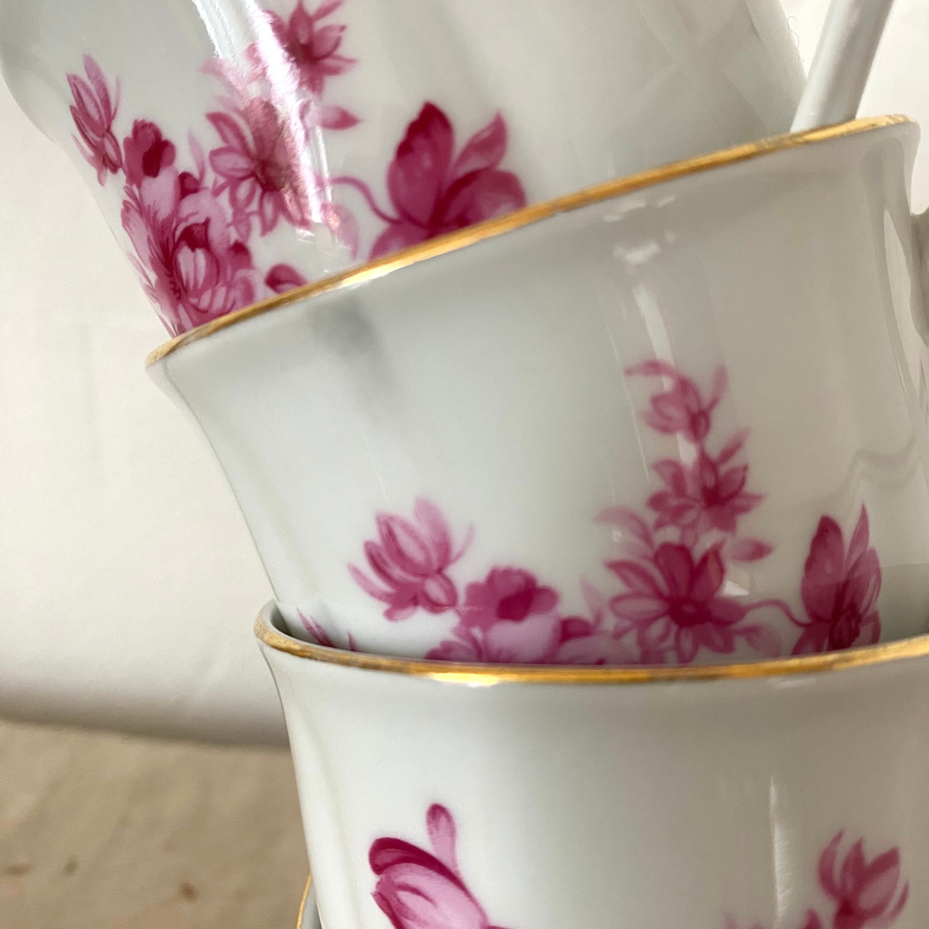 Tasses en porcelaine fleuries