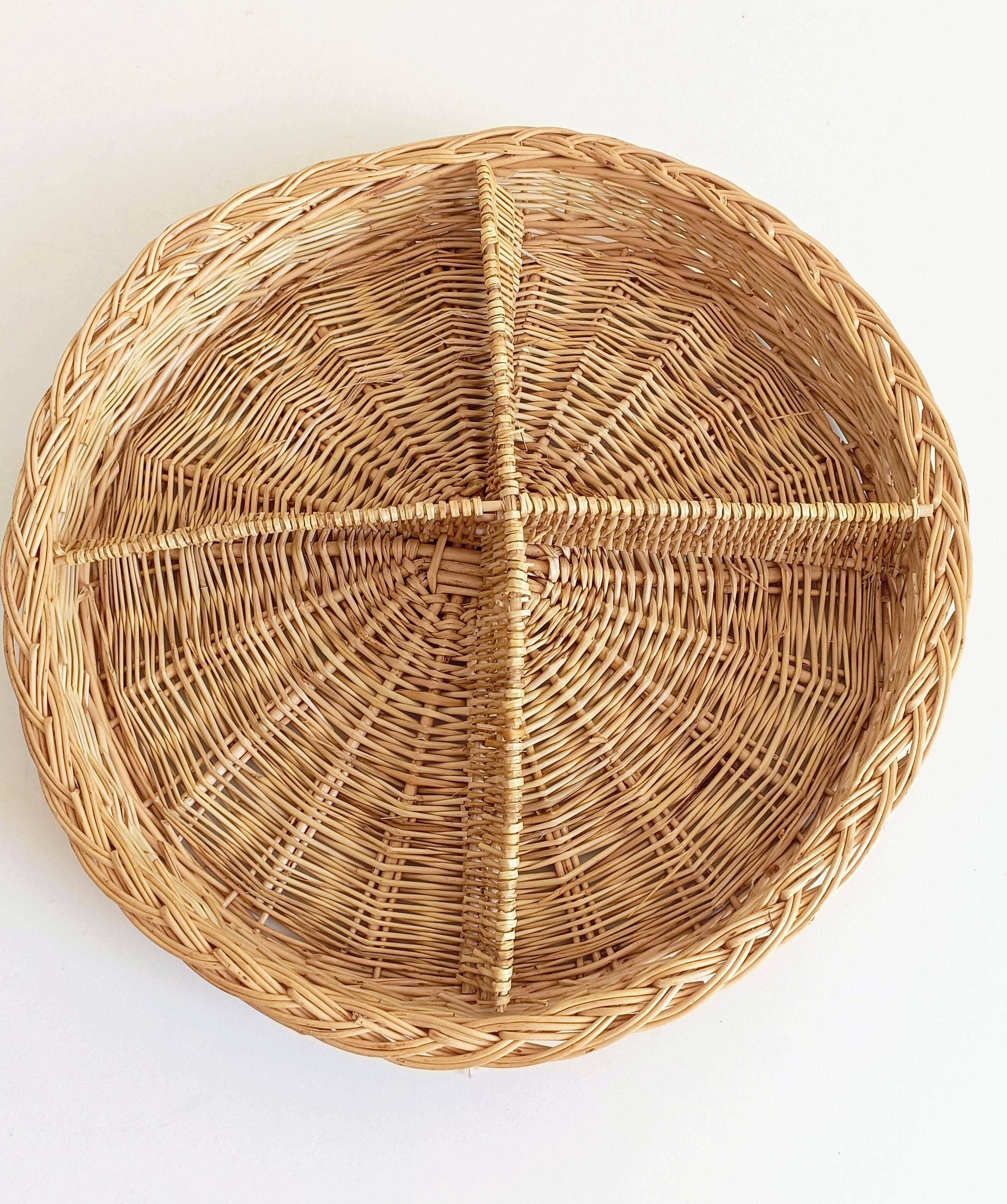 Rustic French Provence Wicker Basket Centerpiece / Vide-Poche – Mid 20th Century