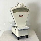 Vintage grocery scale 50's