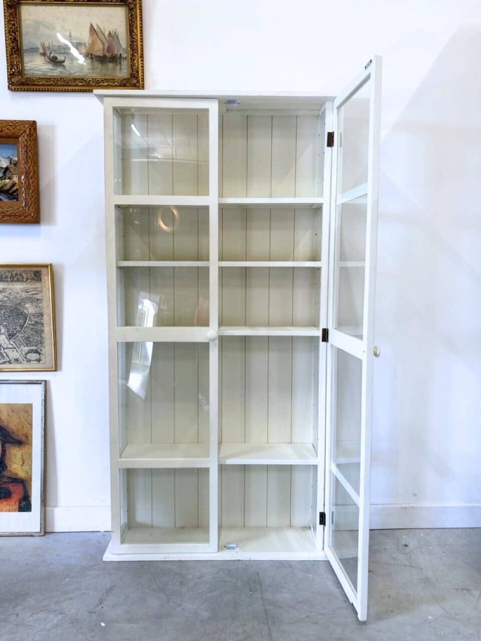 White wall display cabinet