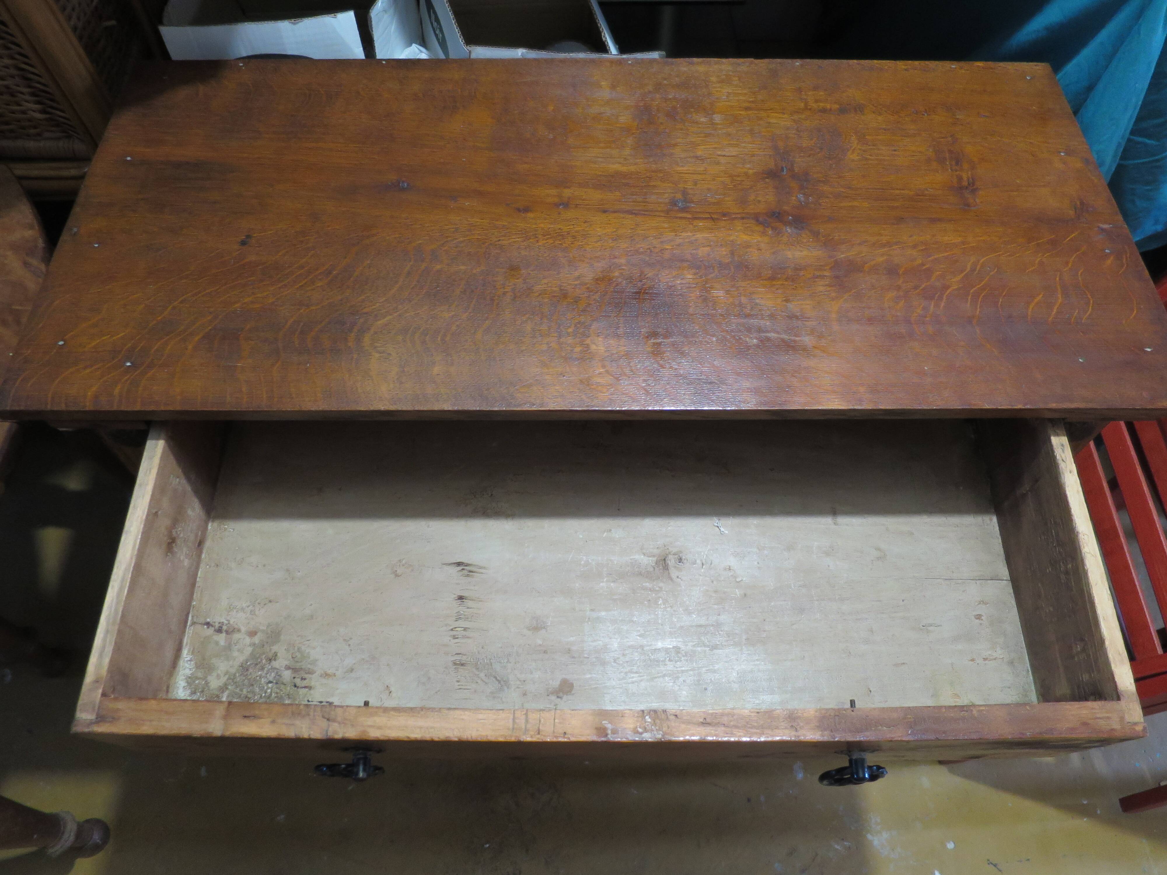 Commode 4 tiroirs en bois massif, début XXème s.