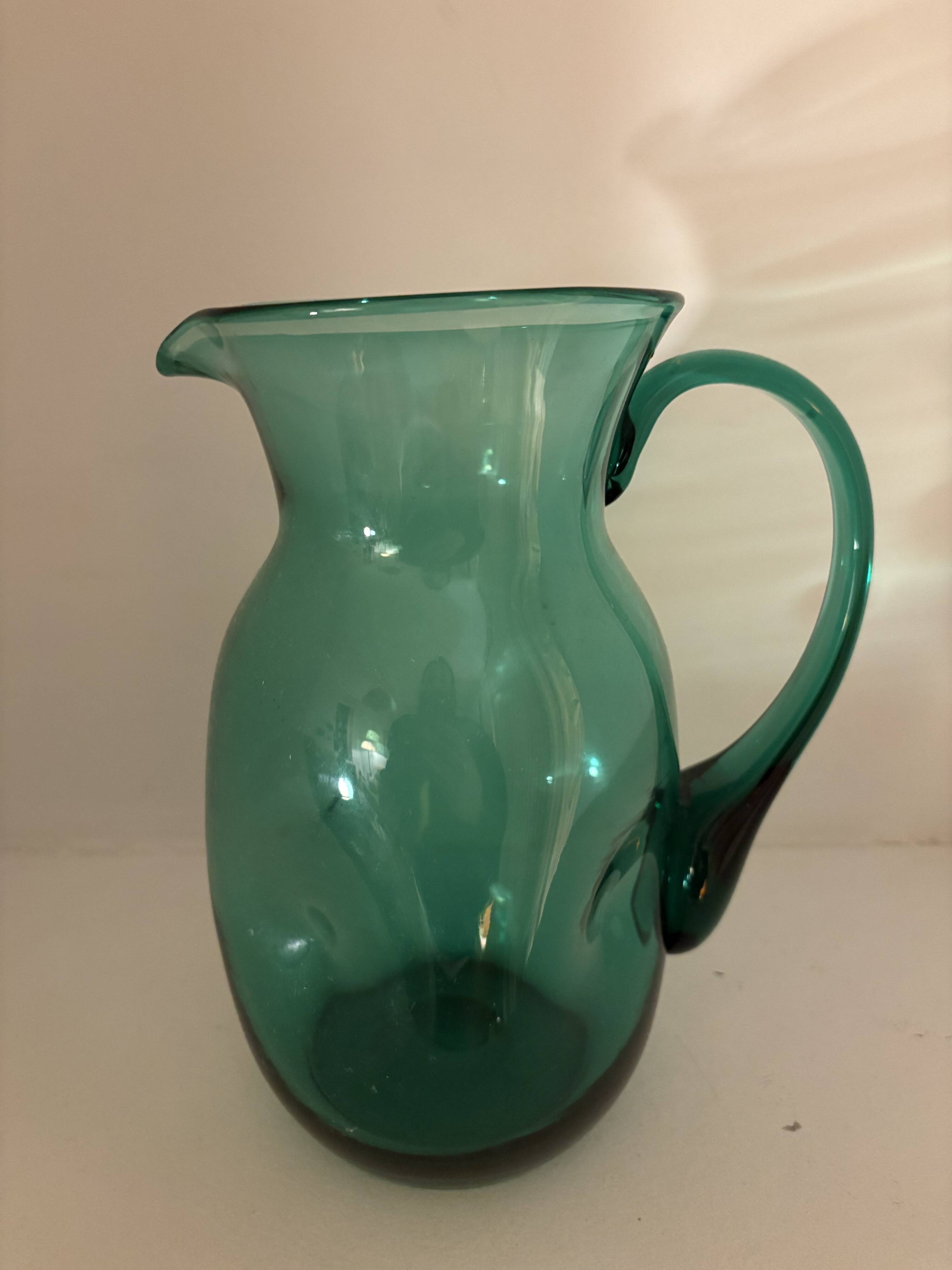 set of 17 decorative items