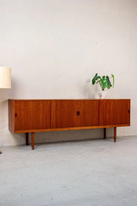 Ejnar Larsen & Aksel Bender sideboard with sliding doors, teak, vintage mid-century Danish design, Næstved Møbelfabrik.