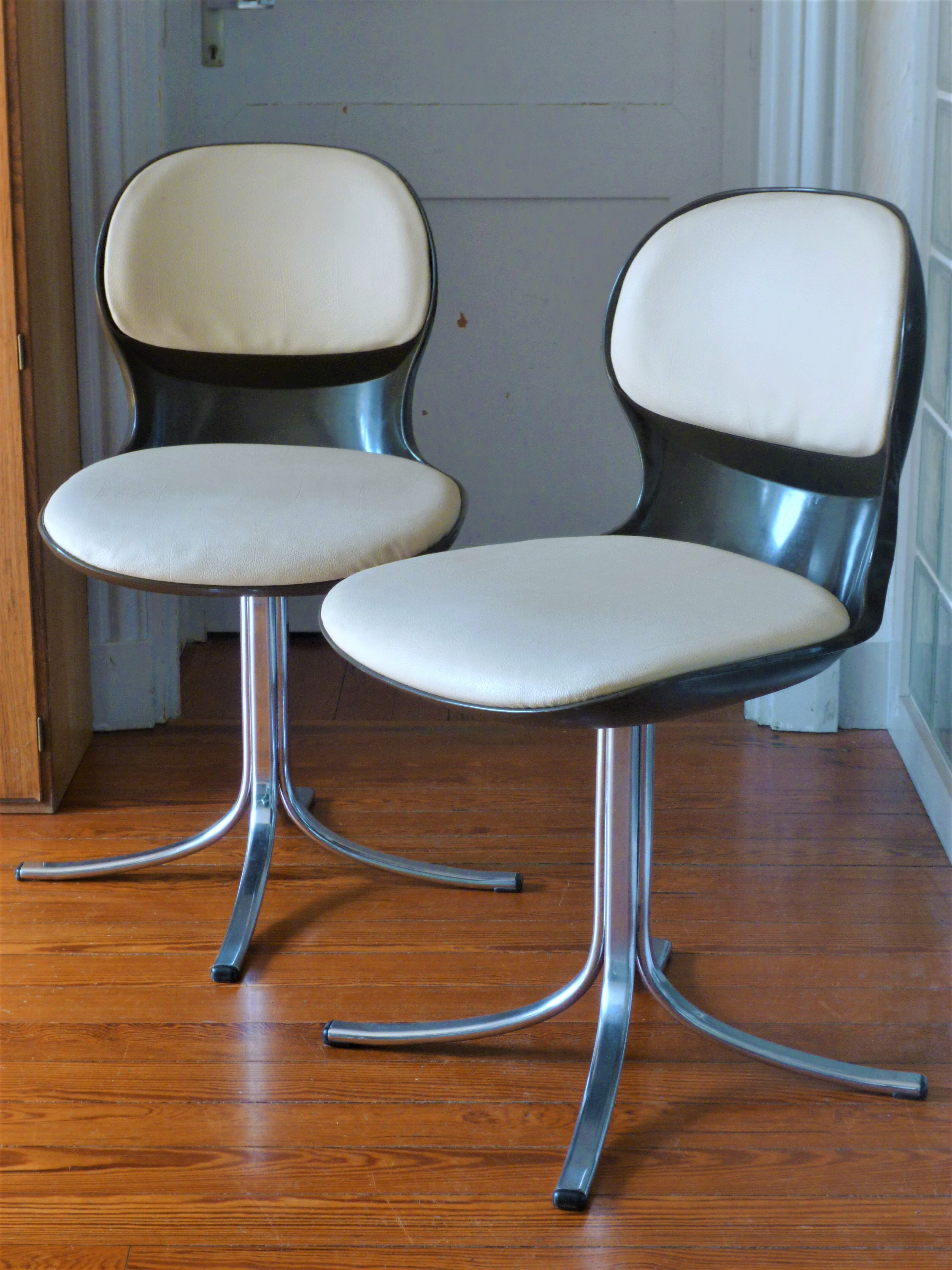 Paire de chaises pivotantes "Giroflex", design martin Stoll, 1975, modèle 7105
