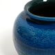 Magnifique vase en céramique Rimini Blu des années 1960 par Aldo Londi pour Bitossi Italie.