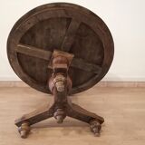 Table ronde en noyer XIXème