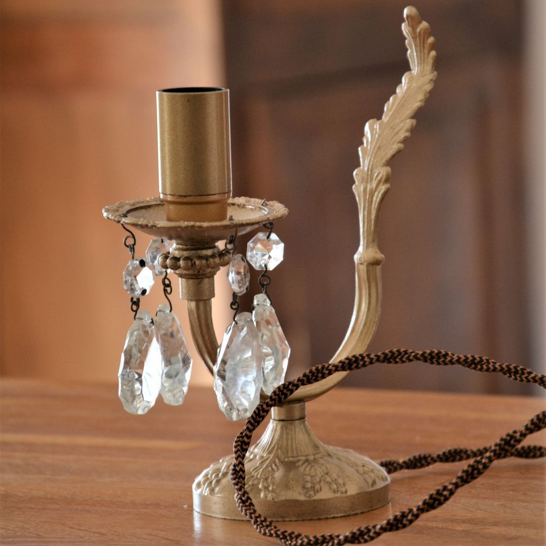 Golden table lamp with crystal tassels