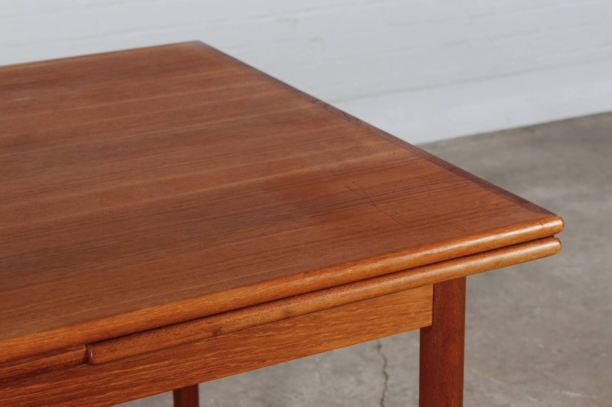 Vintage teak dining table 4-6 pers Danish design kitchen table 60s
