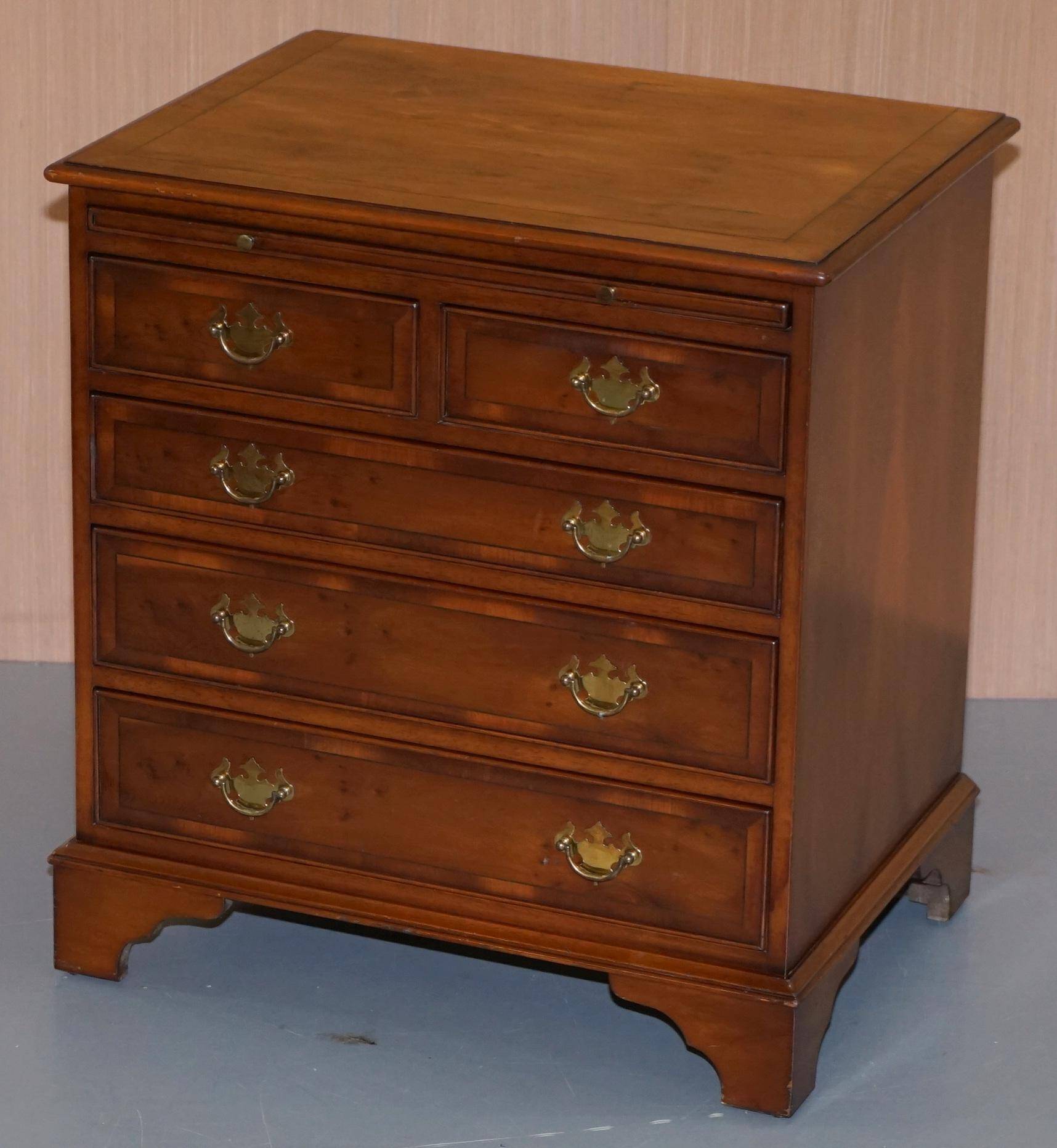Burr Yew wood commode with leather top in Butler style