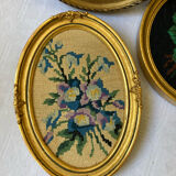Set of 3 round frames with cross-stitch flowers