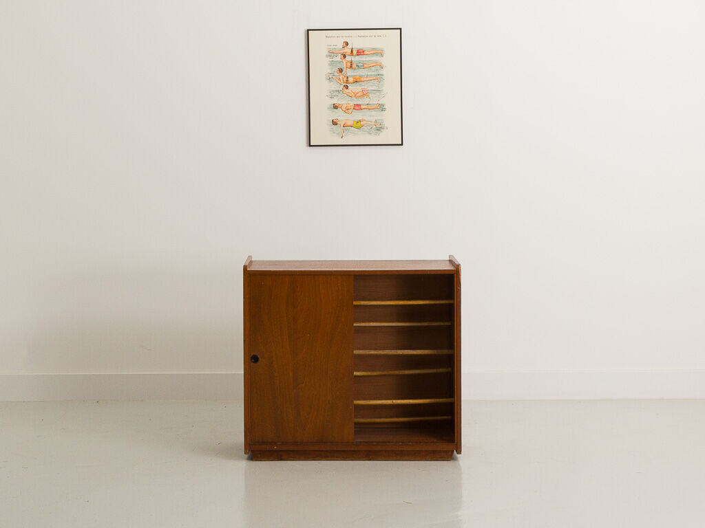 Shoe storage cabinet