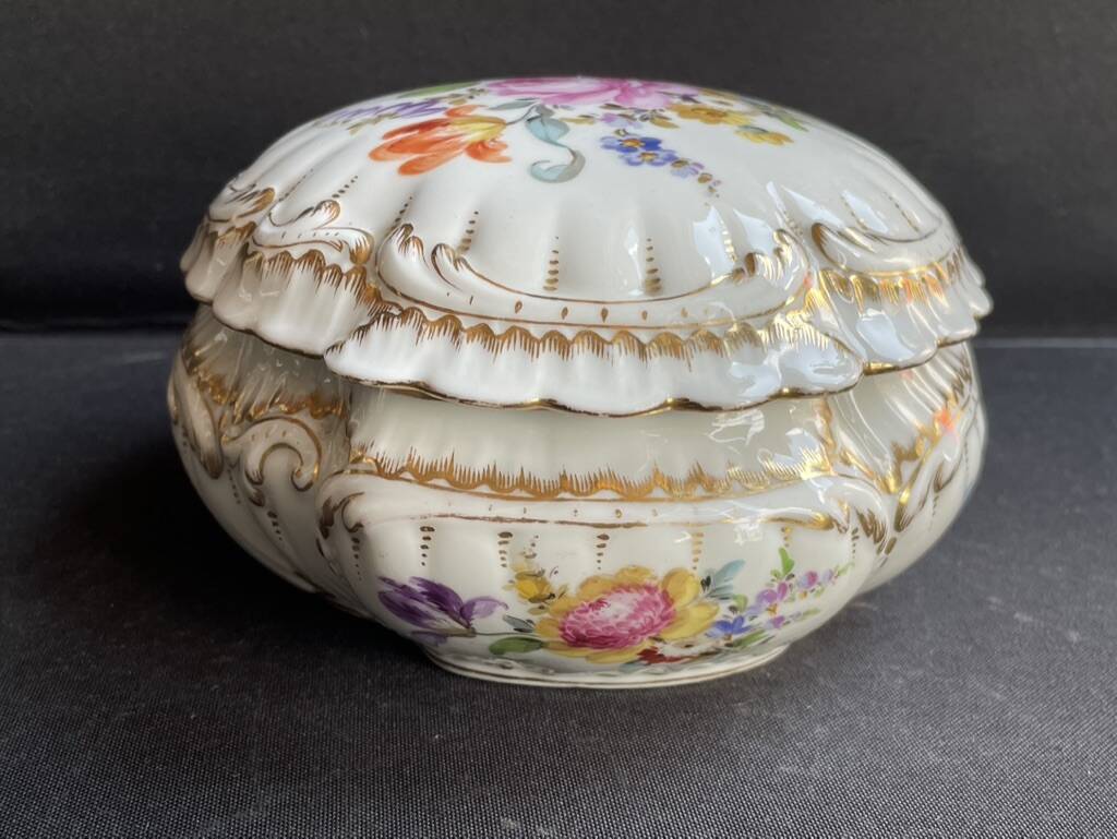 Large candy box – Dresden porcelain (Germany)