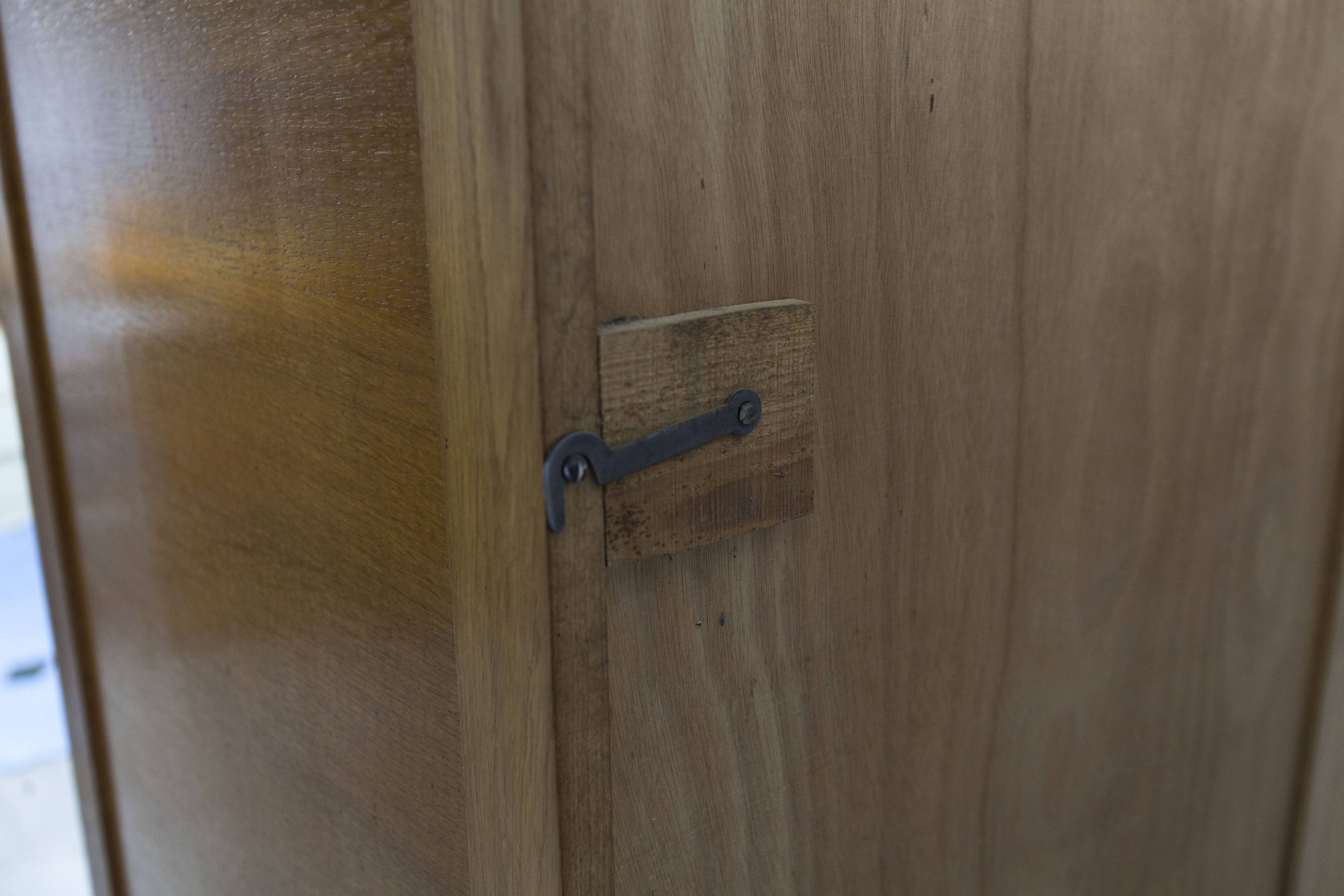 Armoire penderie 1950 pieds compas portes coulissantes plateau neuf