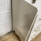 Commode pieds compas patinée