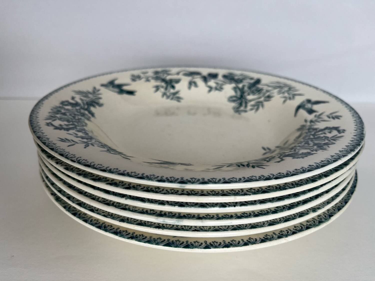 6 assiettes en terre de fer La Samaritaine