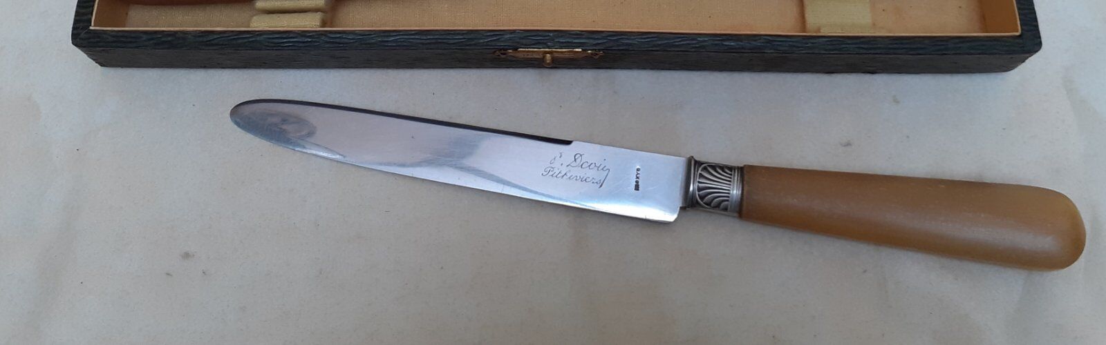 Lot de 12 couteaux manche en corne