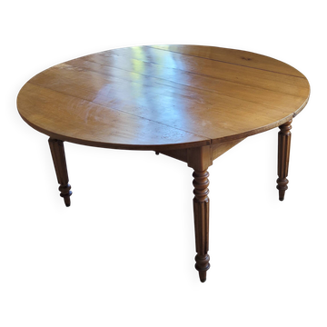 Large round table from the Louis-Philippe period in solid cherry wood.