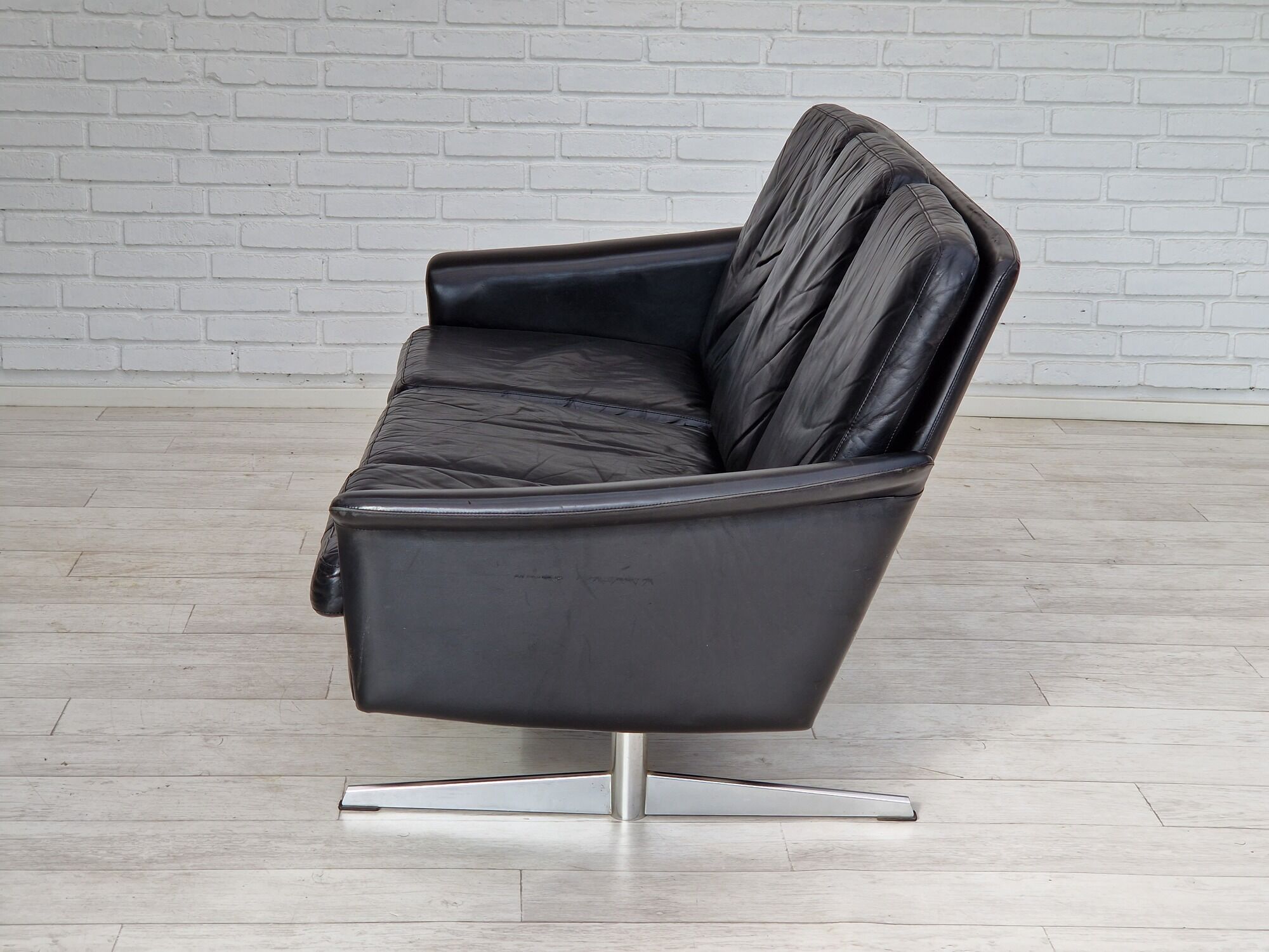 1970s, Danish design by Georg Thams for Vejen Møbelfabrik, 3 seater sofa, leather.