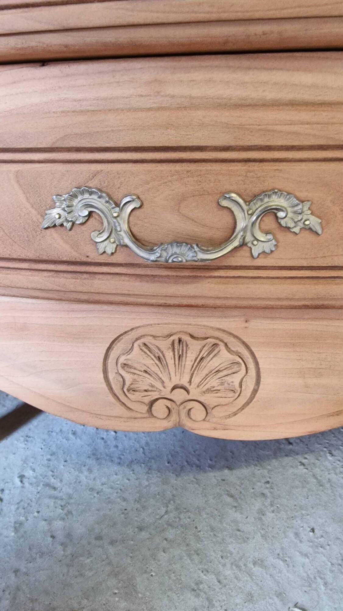 Solid wood chest of drawers