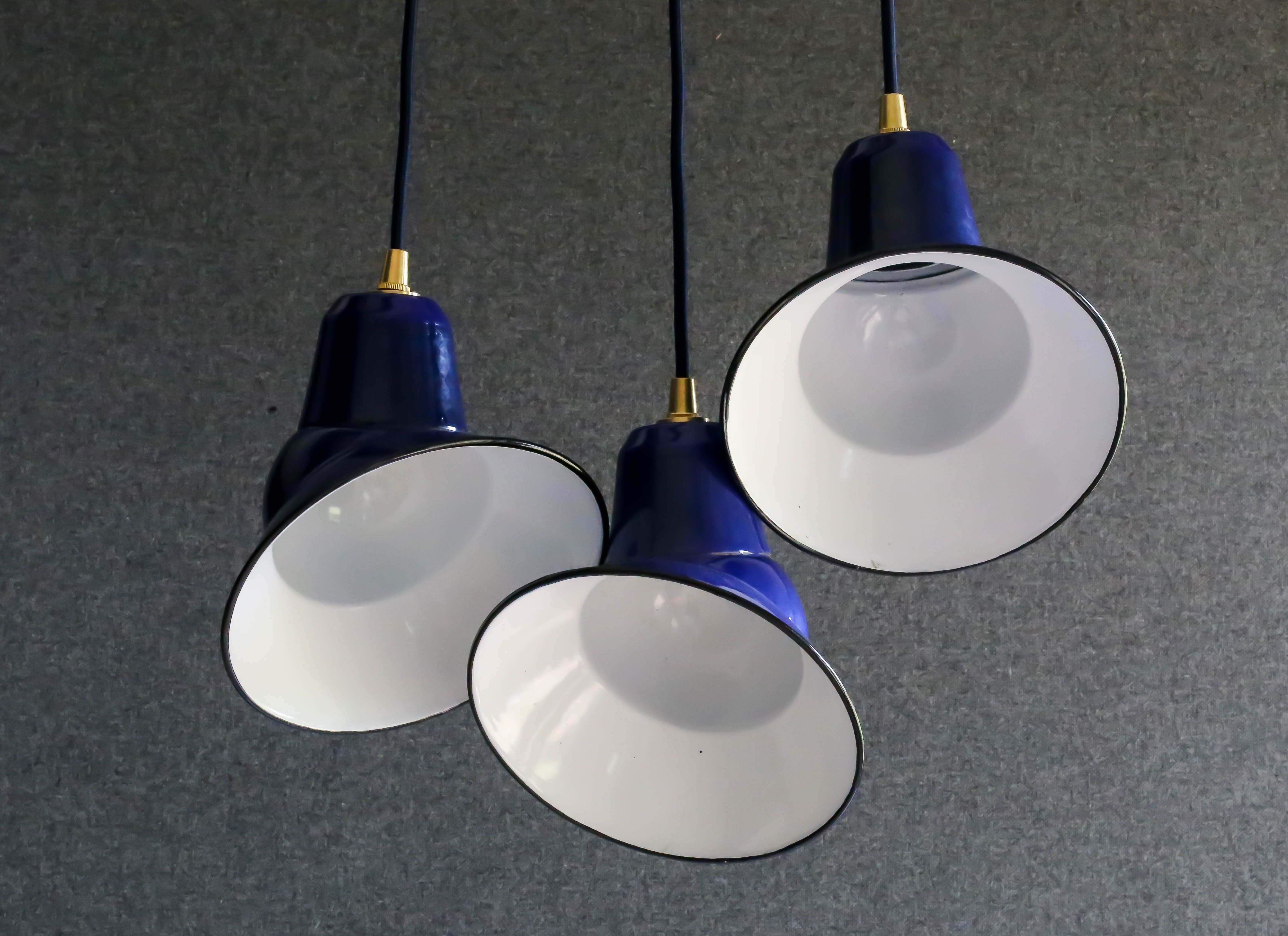 Set of 3 industrial suspensions in blue and white enamelled sheet - delivered with cable