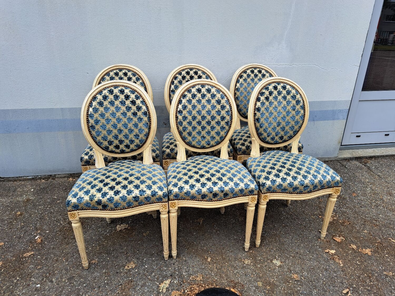 Chaises médaillon