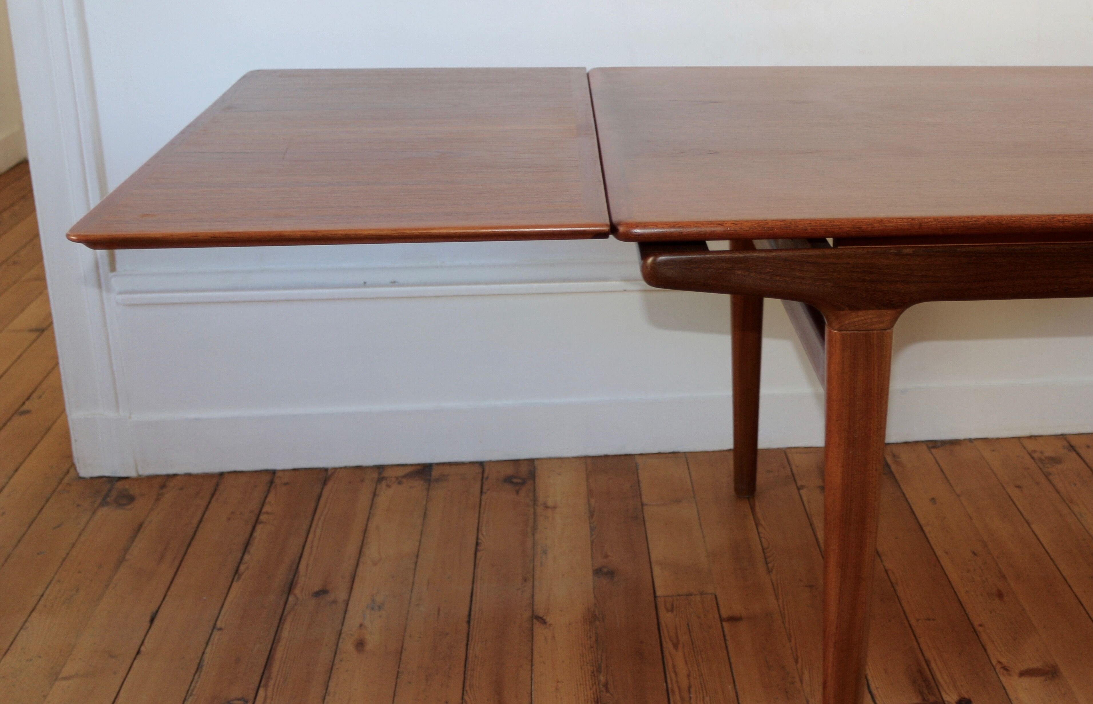 Table Scandinavian teak Johannes Andersen