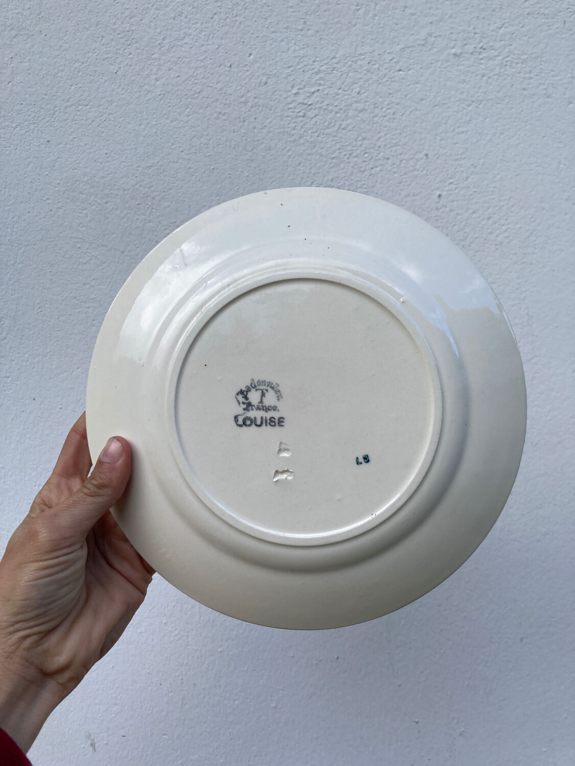 7 flat plates in white and red burgundy porcelain vintage Badonviller model Louise