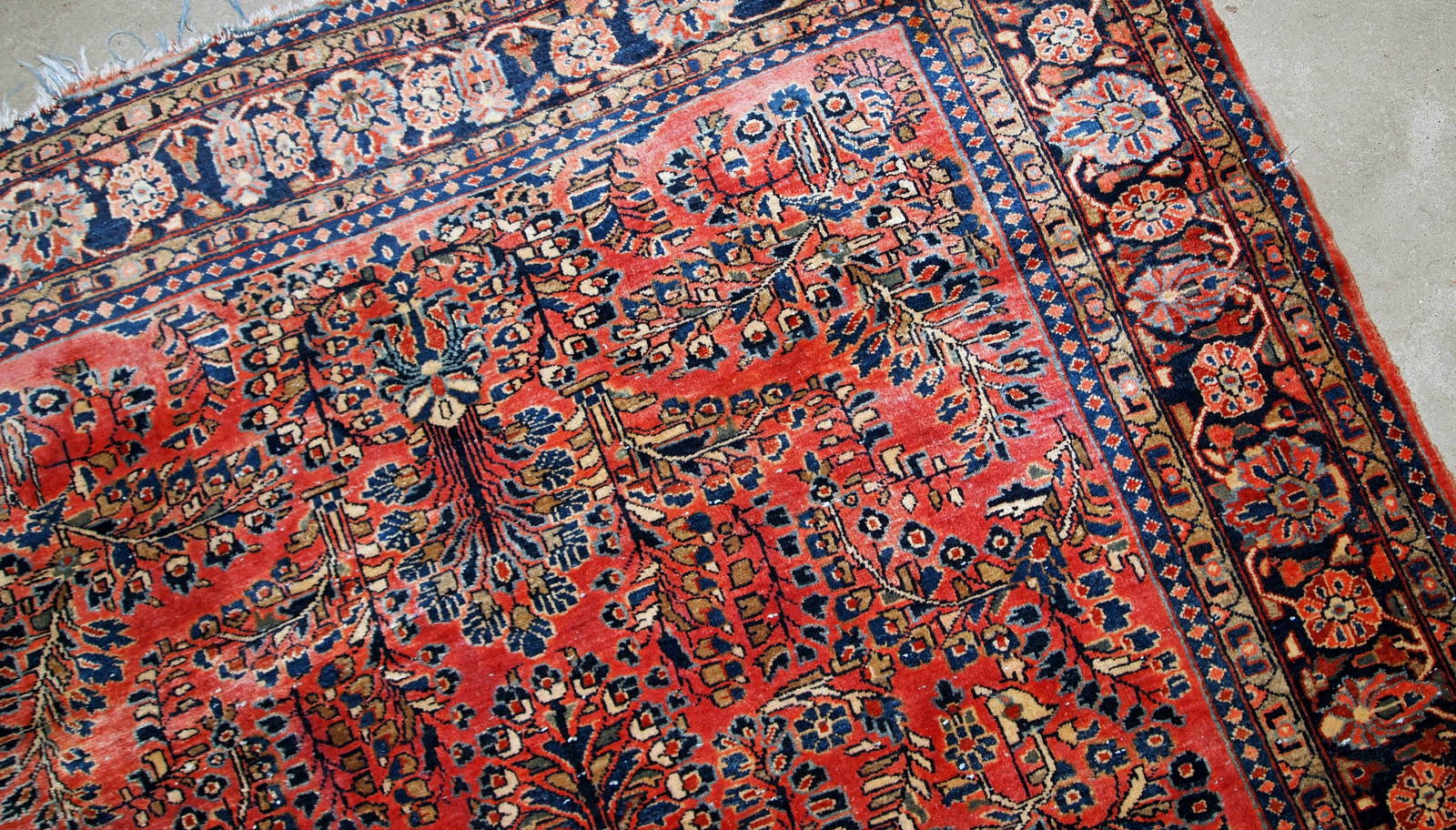 Handmade antique Persian Sarouk rug 4' x 6.8' (122cm x 207cm) 1920s - 1B784