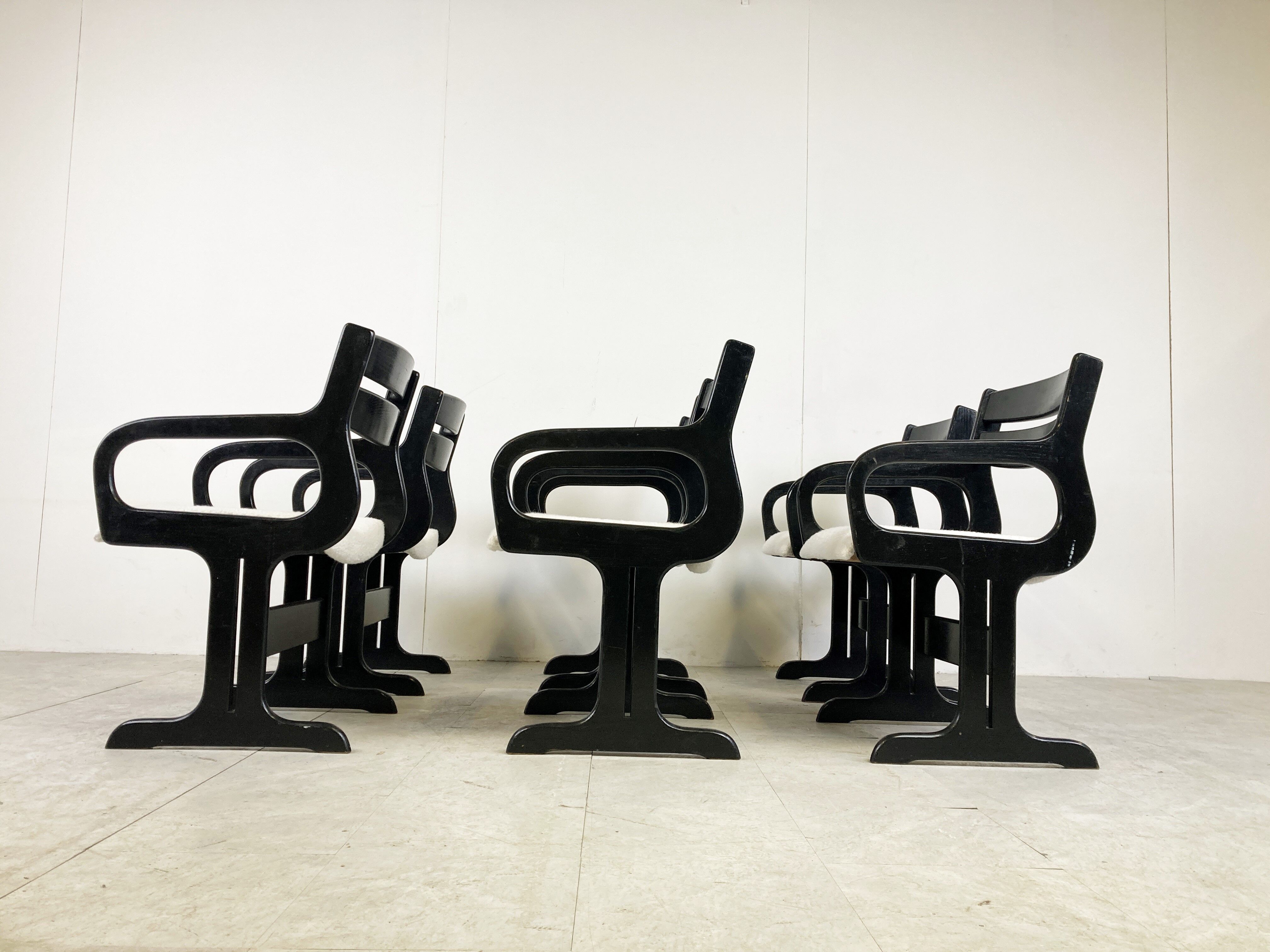 Chaises de salle à manger en bois noir du milieu du siècle, années 1970