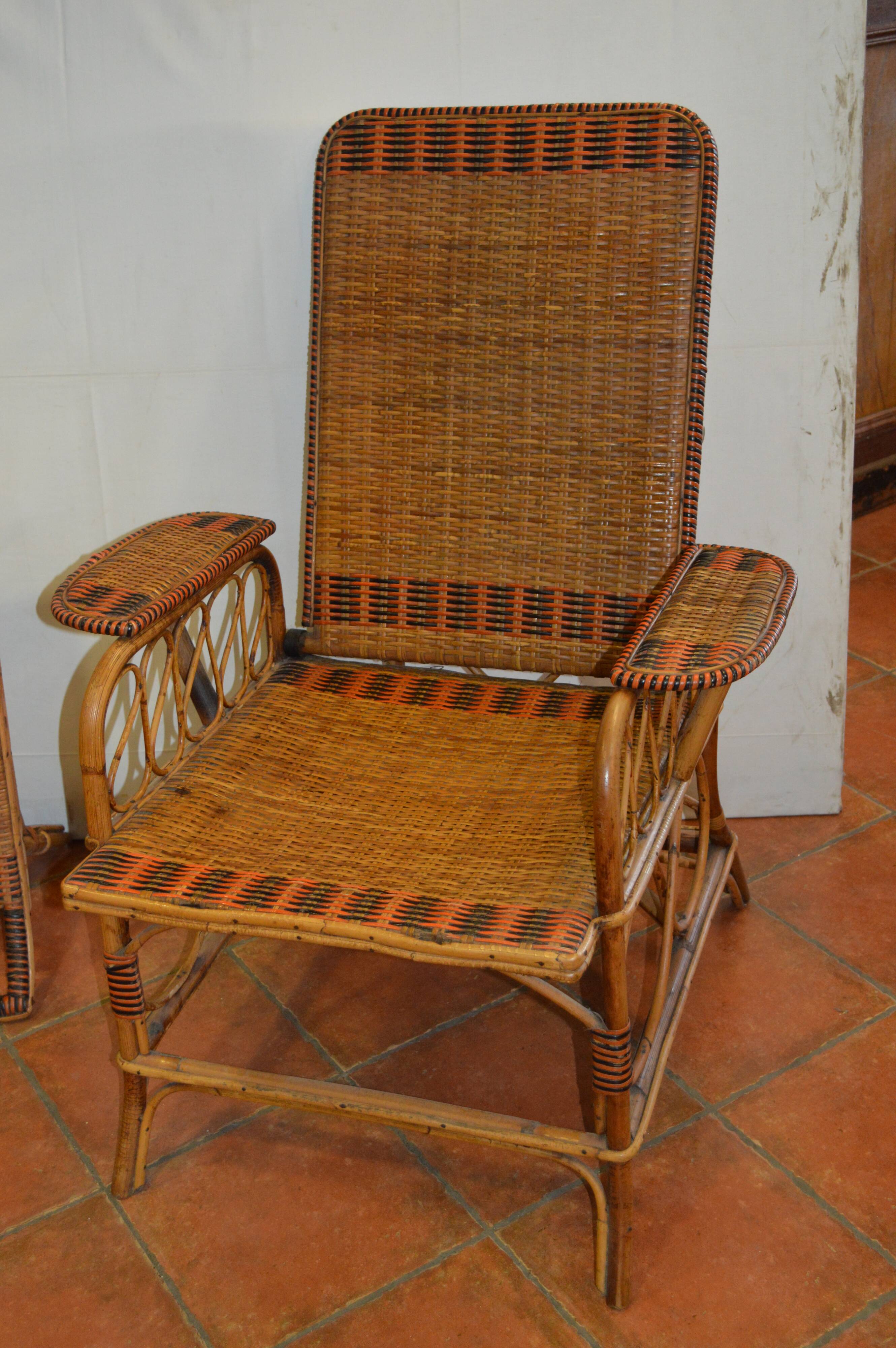 Vintage rattan lounge chair / garden chair