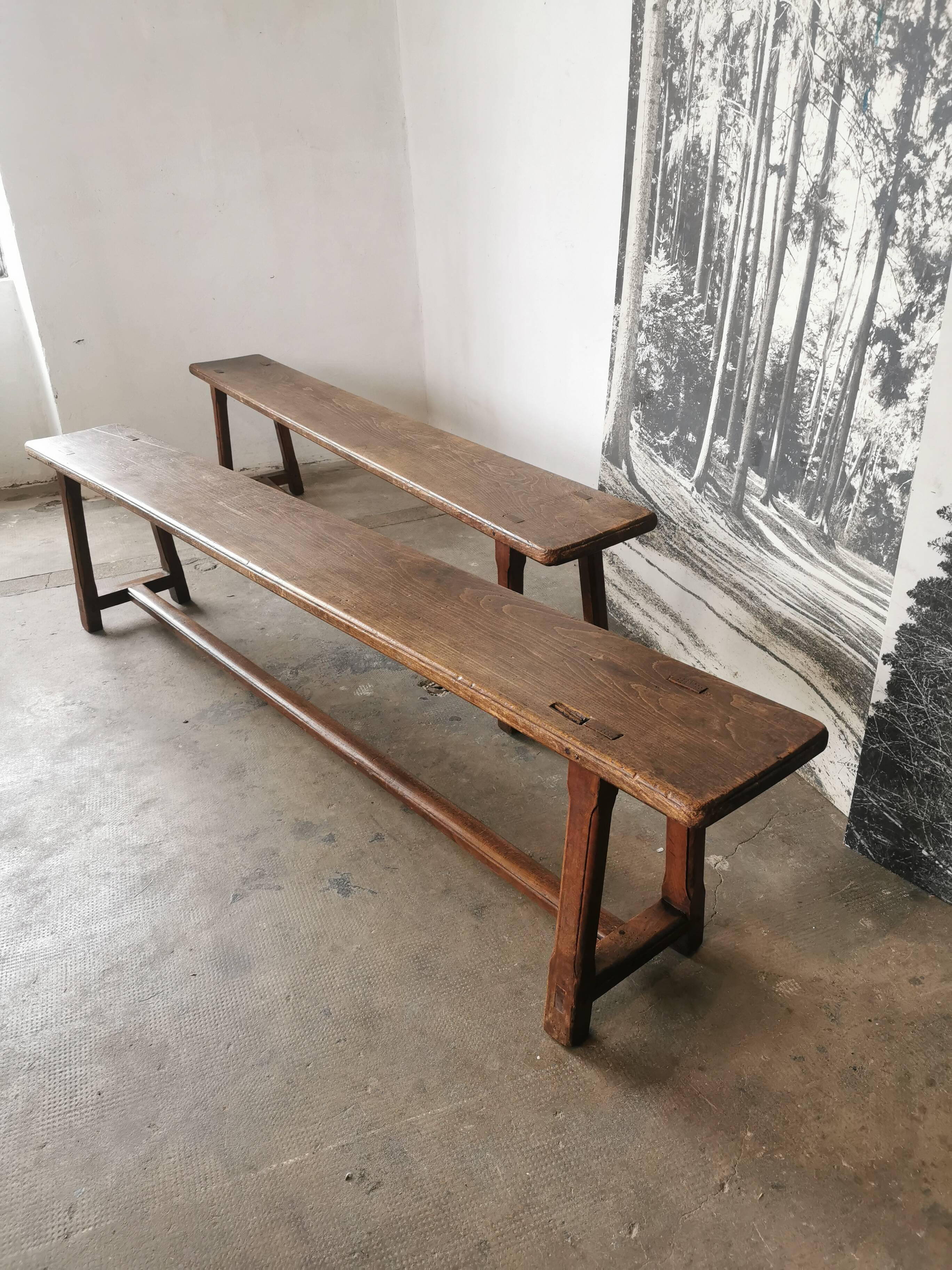 Paire de bancs anciens en chêne