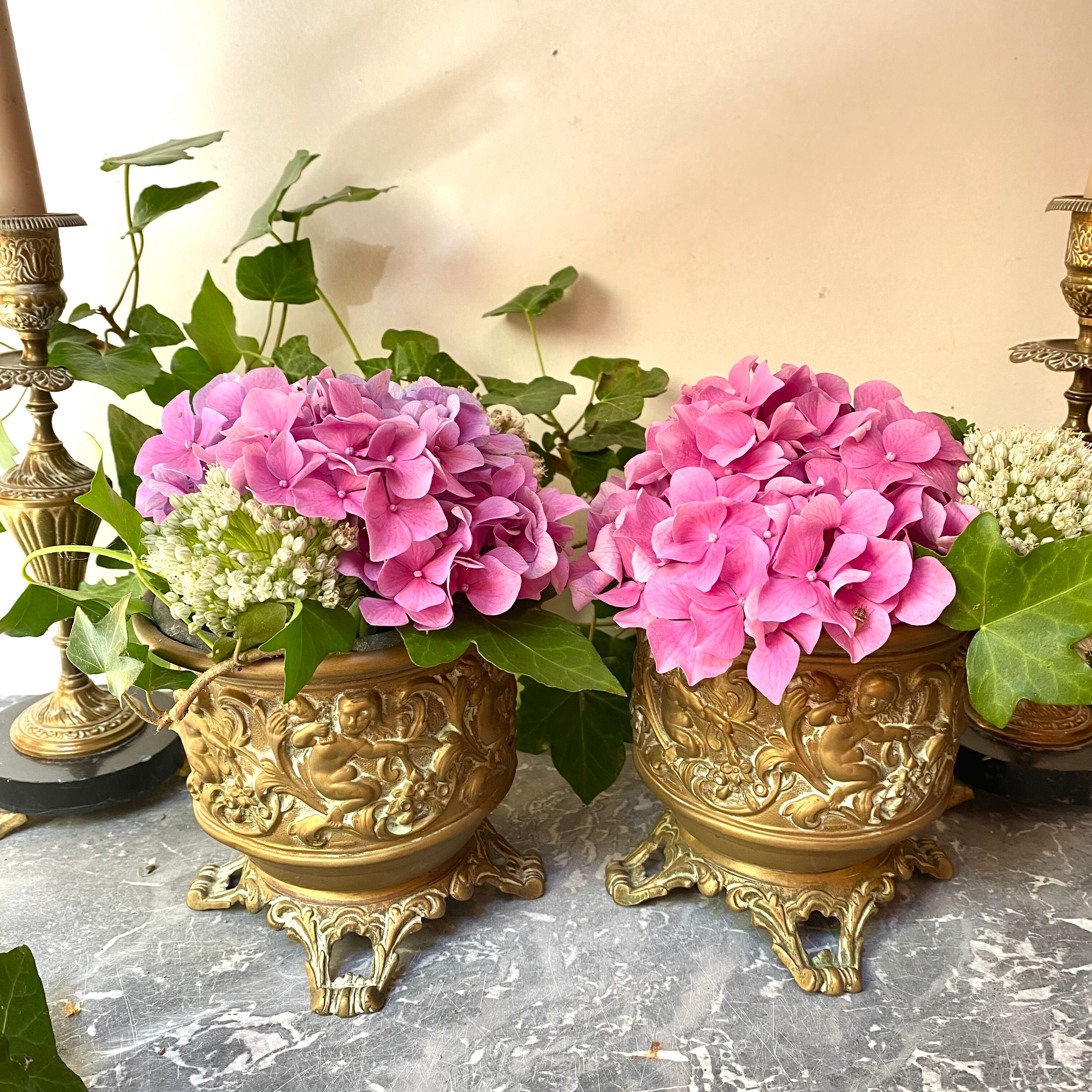 Pair of caches pots in brass repelled nineteenth century