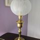 Ancienne lampe à pétrole électrifiée et modernisée - globe strié
