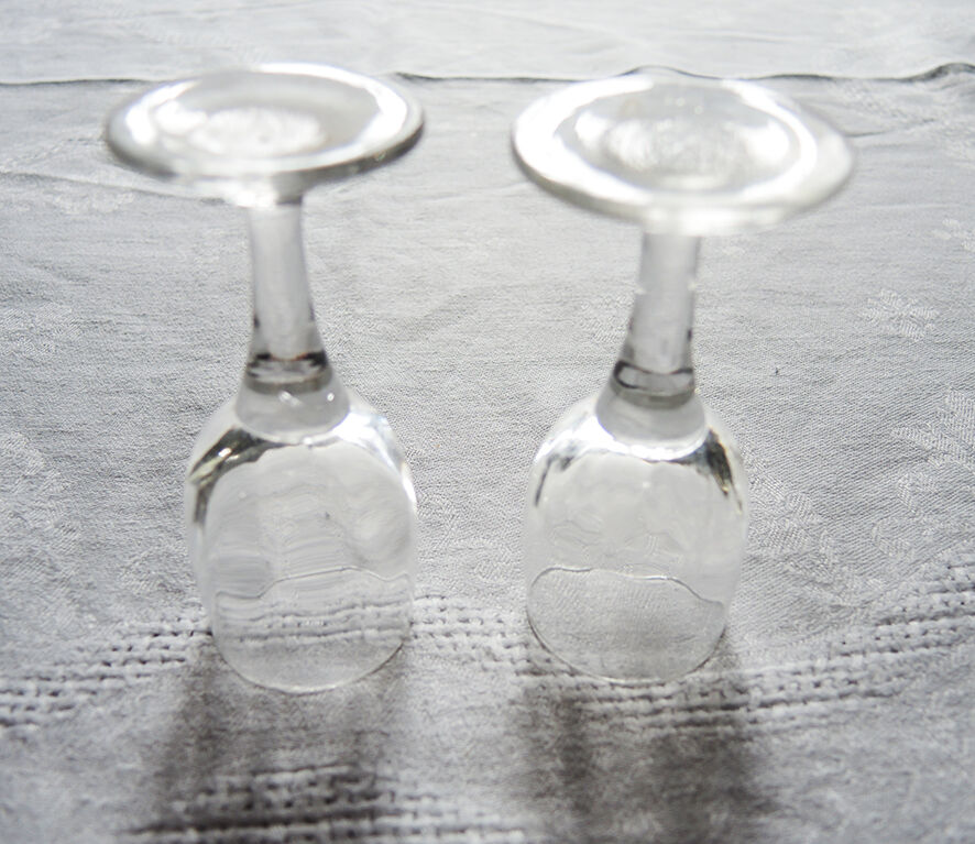 2 digestive glasses swebbed